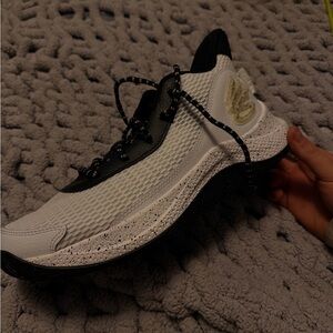 curry’s Under Armour basketball shoes
